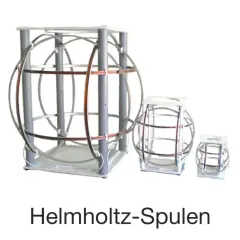 Drei Helmholtz-Spulen unterschiedlicher Größe, die für wissenschaftliche Experimente verwendet werden.