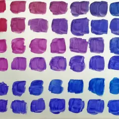 Farbverläufe von Karmin, Magenta und Violett zu verschiedenen Blautönen. Hier siehst du, wie man blau mischt.
