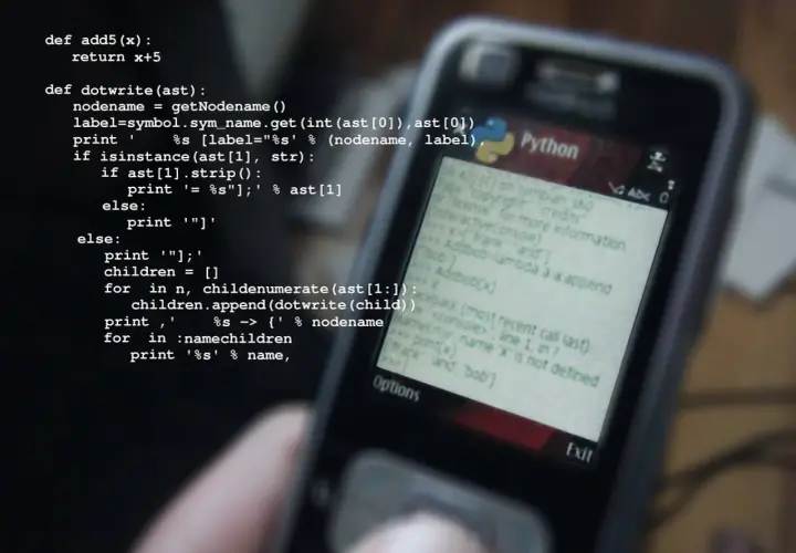 Python-Code auf einem Handy-Display, das die Programmierung für Windows-Systeme zeigt.