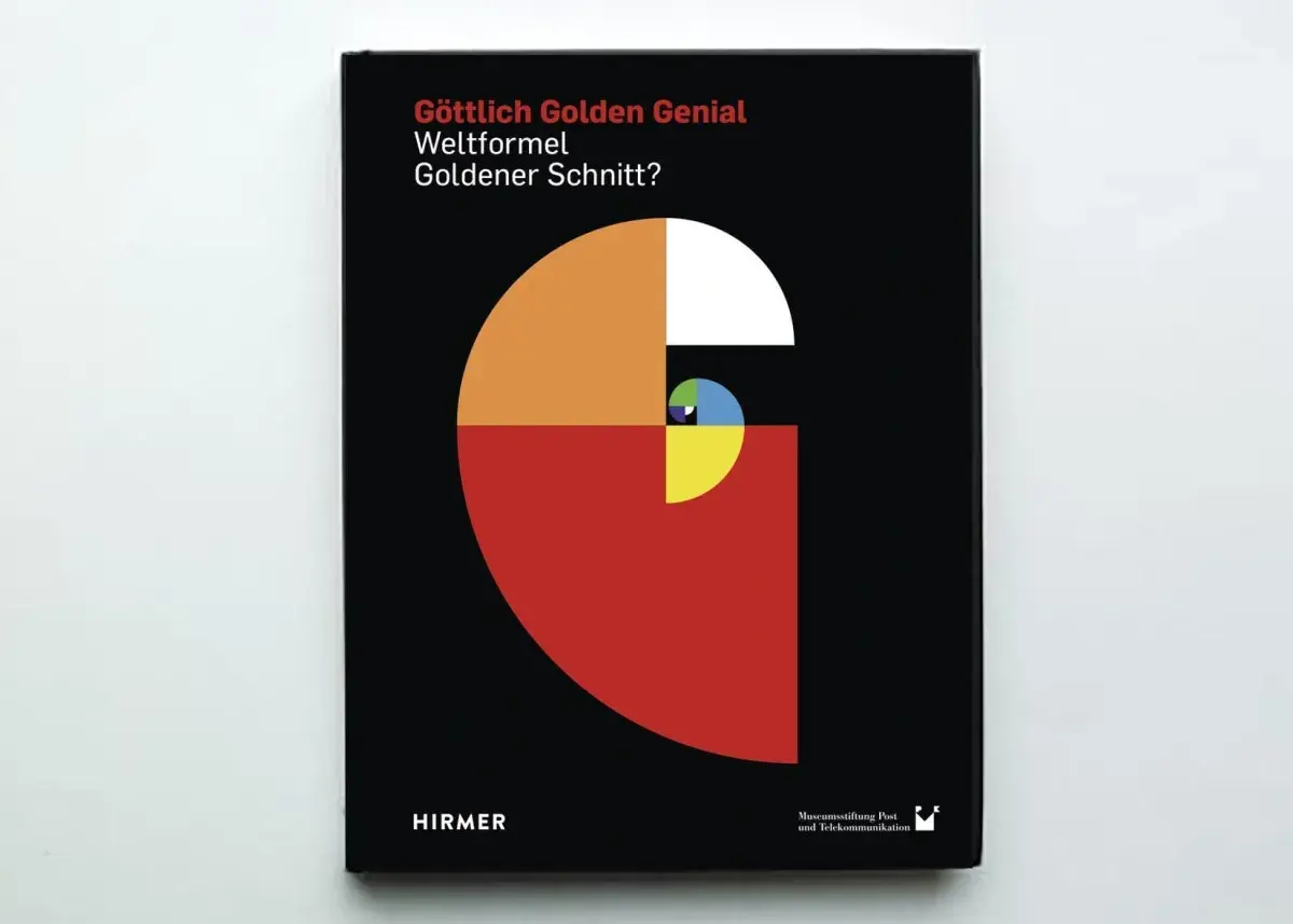 Buchcover mit dem Titel "Göttlich Golden Genial Weltformel Goldener Schnitt?". Eine grafische Darstellung der phi Zahl, die sich in einer Spirale aus farbigen Quadraten und Kreissegmenten entfaltet.