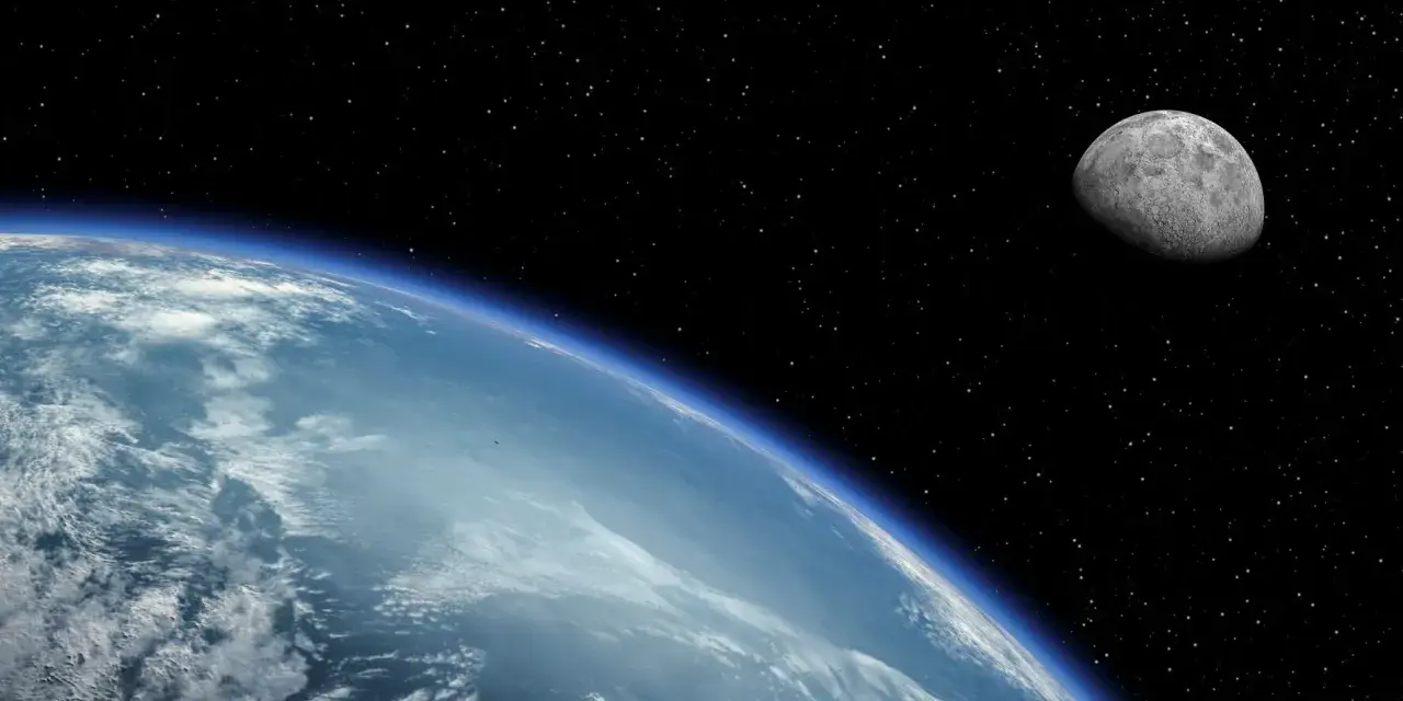 Erde mit Wolken und dem Mond im Sternenhimmel. Ein Blick auf den ortsfaktor mond, der die Erde umkreist.